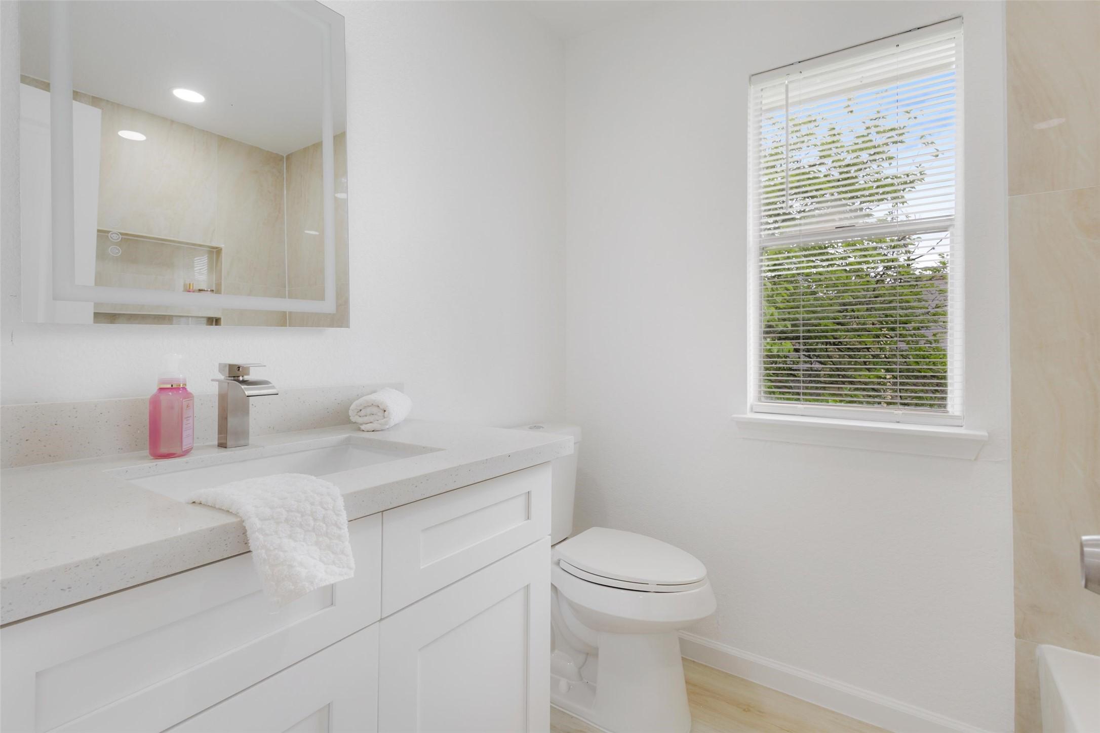 Image 3: GUEST BATH WITH A TUB