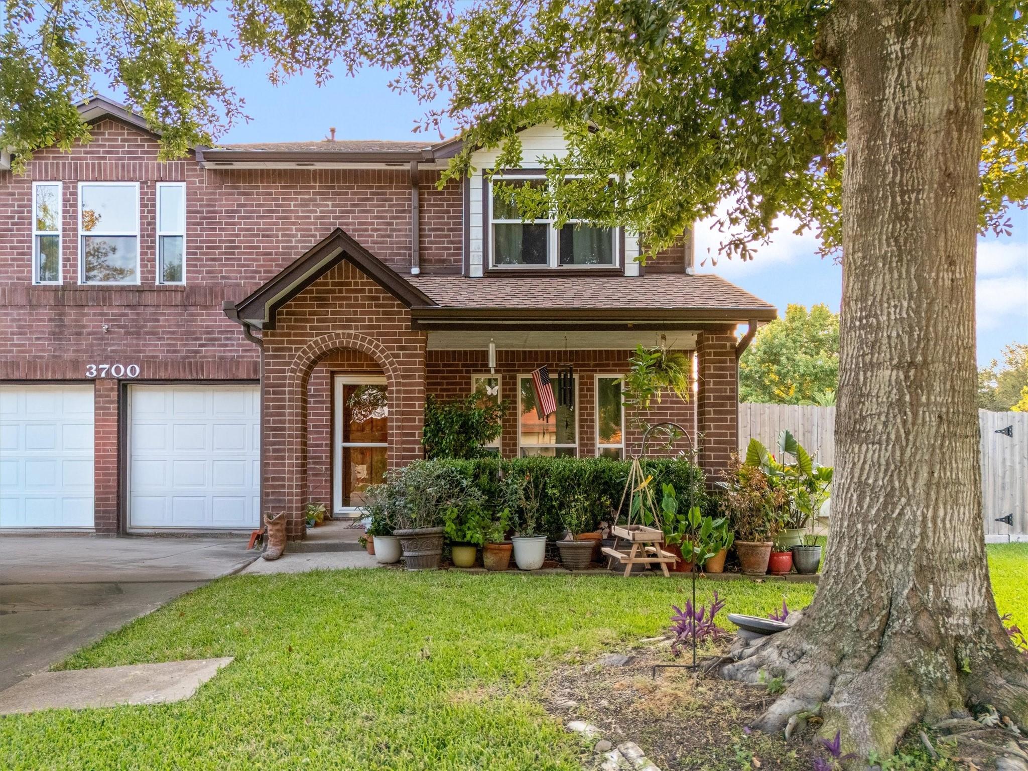 Image 2: Beautiful Brick Home with Large Oak Tree