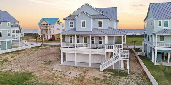 Image 4: *this photo is of 11350 Beachside Drive that the s