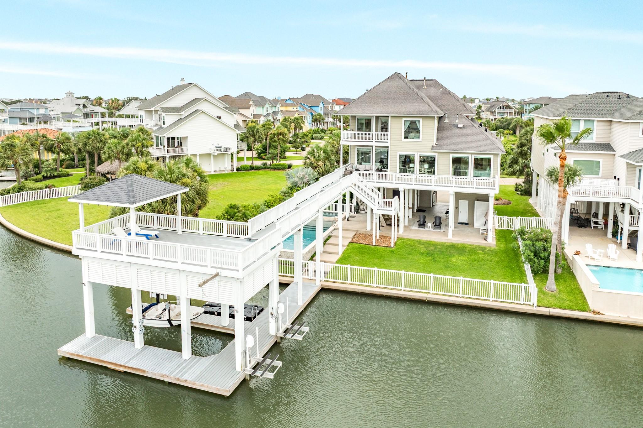 Image 2: This is a 4 bedroom/3.5 bath waterfront home with