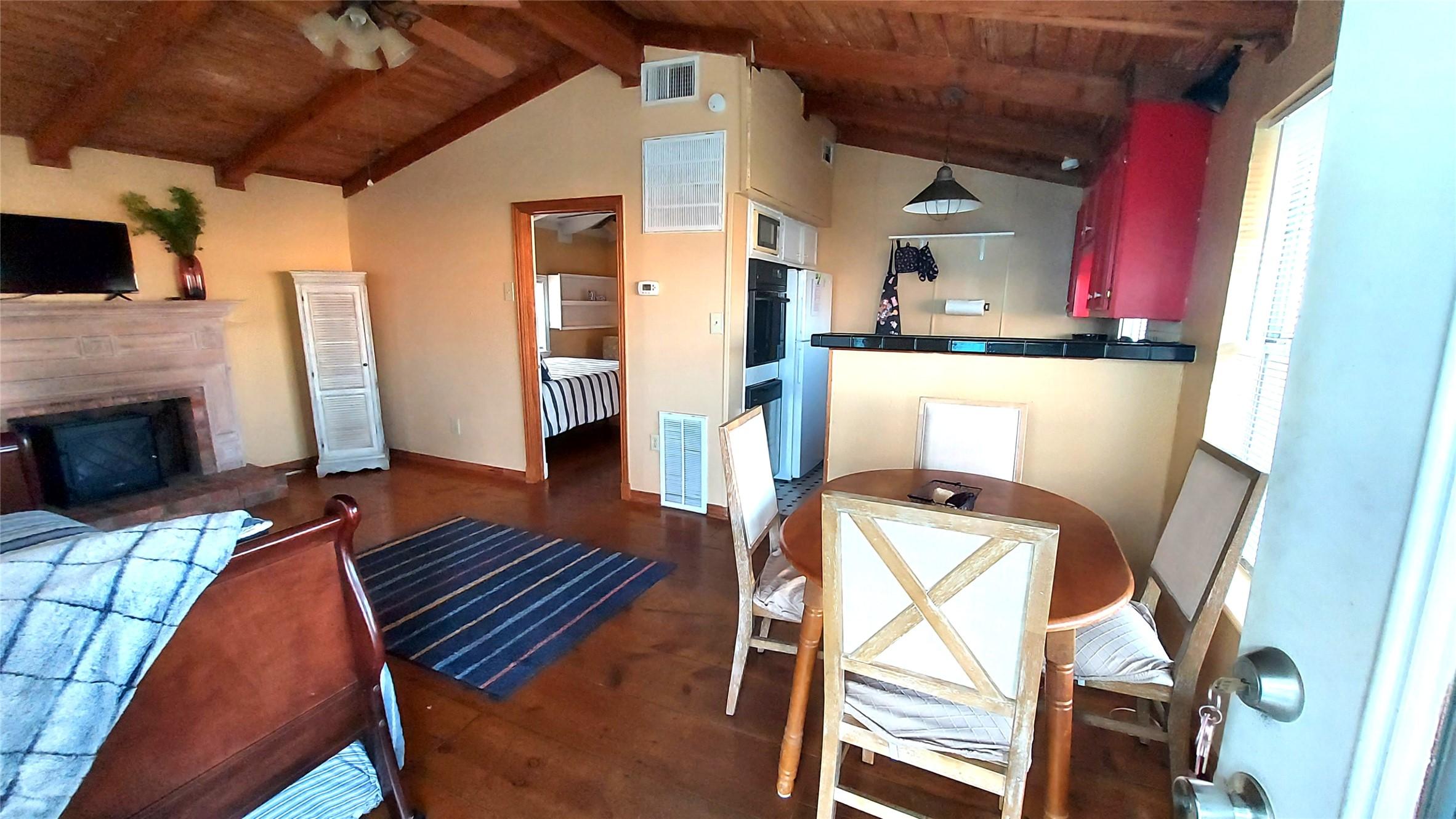 Image 4: Entryway-Open Concept