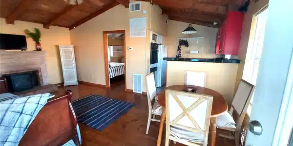 Image 4: Entryway-Open Concept