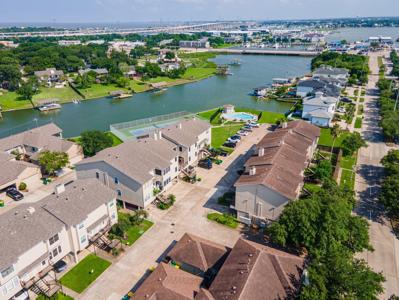 1910 Harbour Drive