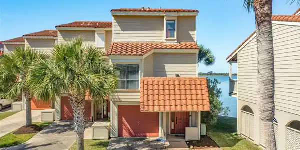 4 Dana Drive