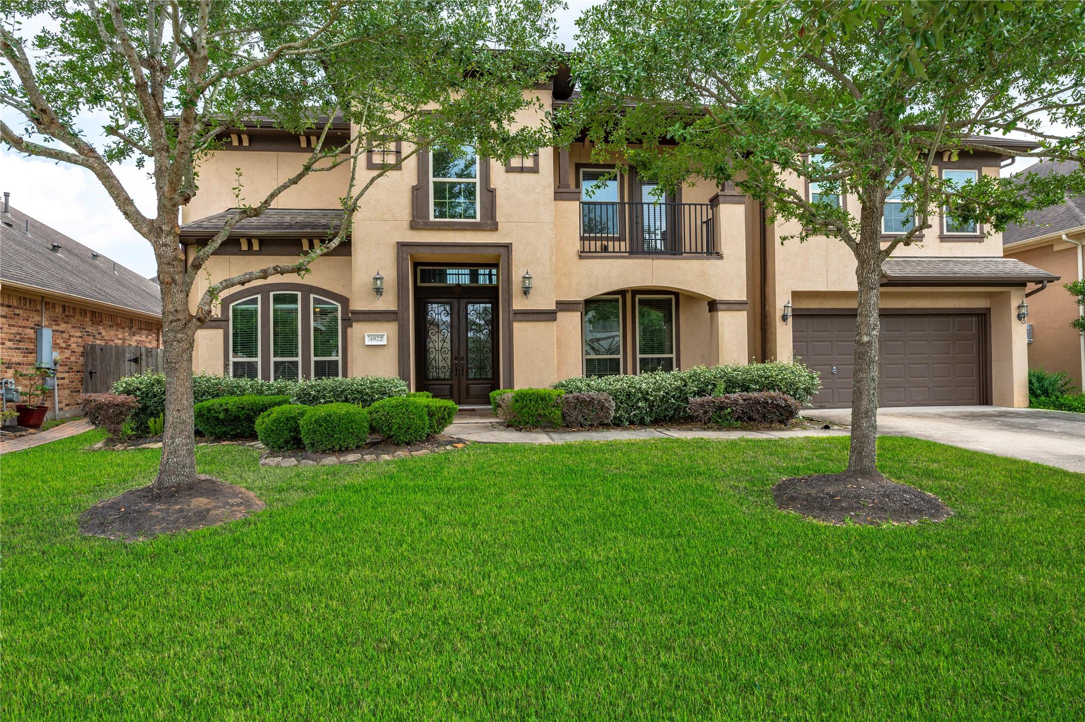 Image 2: Large frontyard with mature trees and well manicur