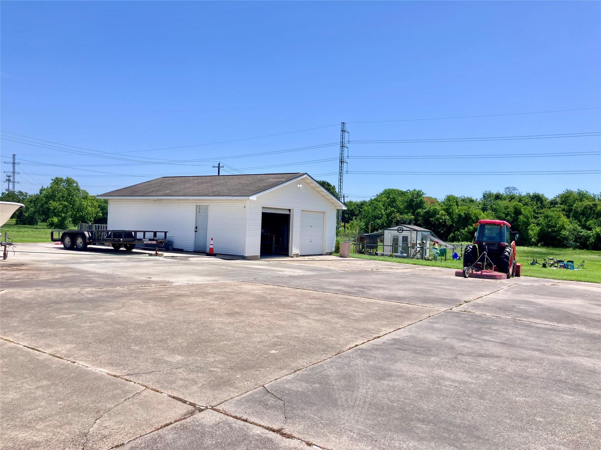 Image 3: Oversize two car garage