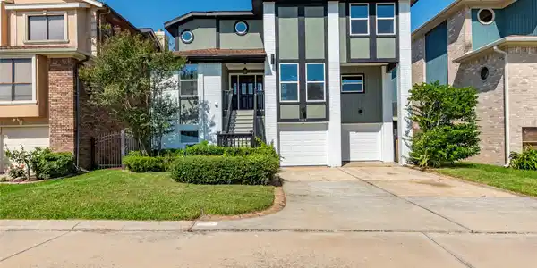 2013 Harbour Drive