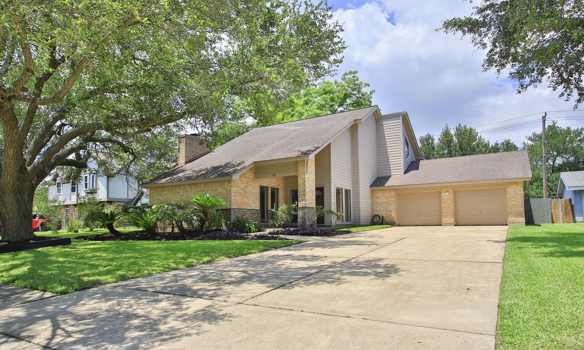 Image 1: Welcome home to this inviting contemporary residen