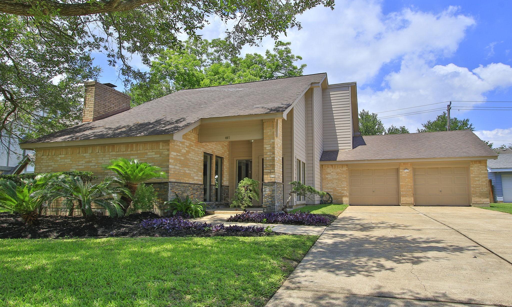 Image 3: Discover your personal oasis in this beautifully c