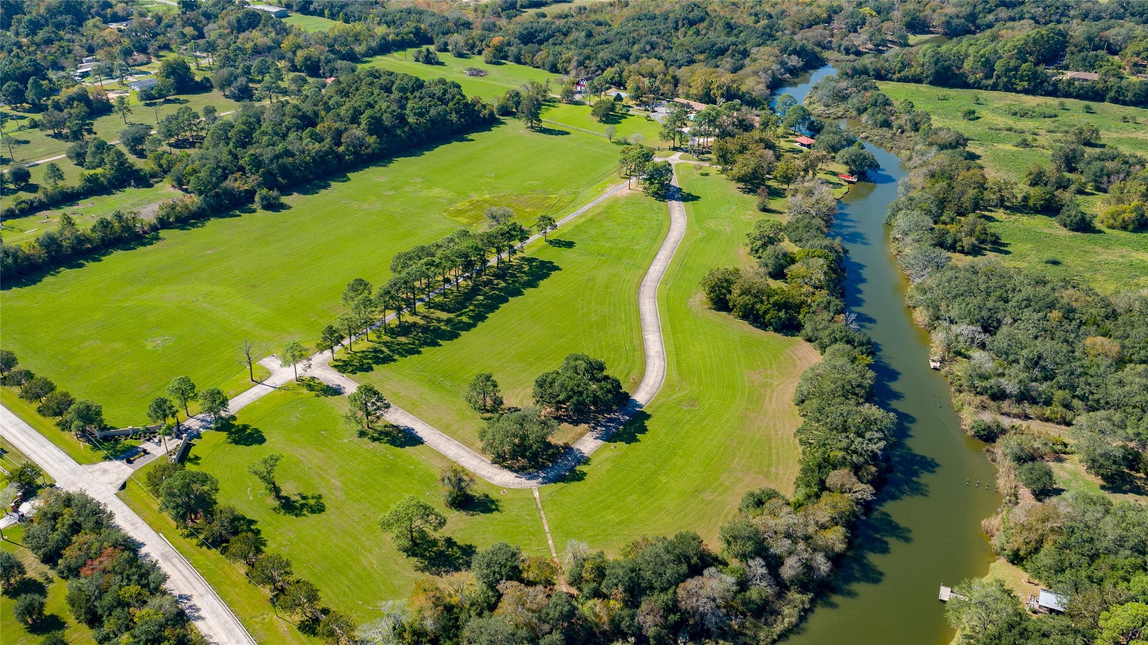 Image 1: A developers dream! Gated, waterfront community co