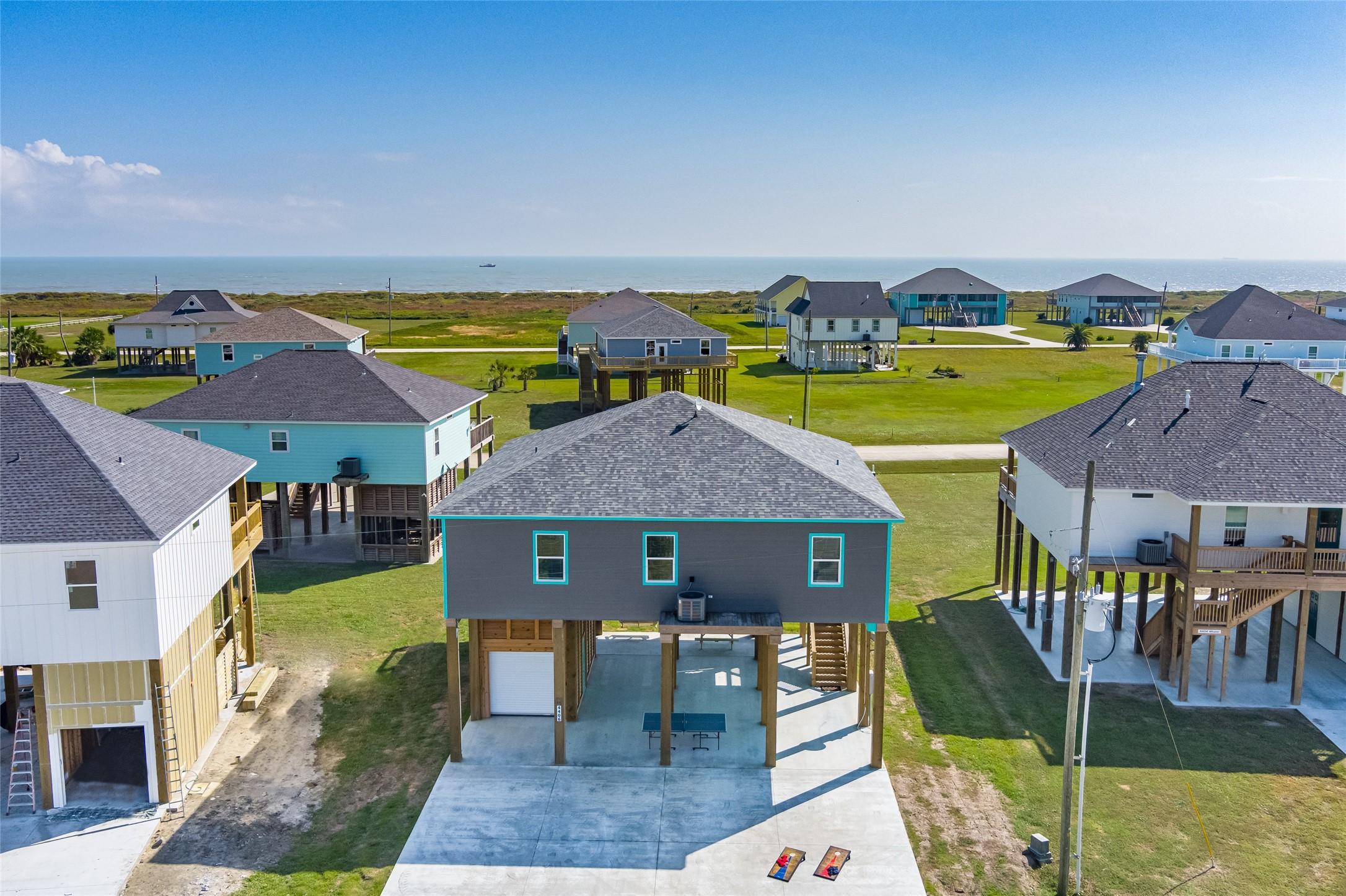Image 4: Walkability to the shoreline, peaceful surrounding
