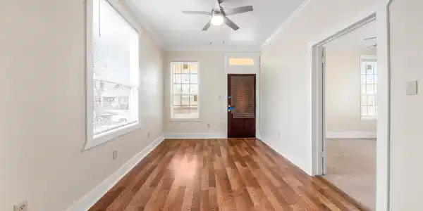 Image 4: Front entrance.  (view of the front door.)