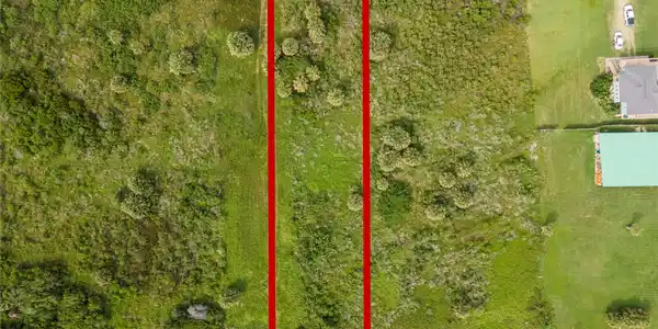 Image 2: Over 1/2 acre lot!