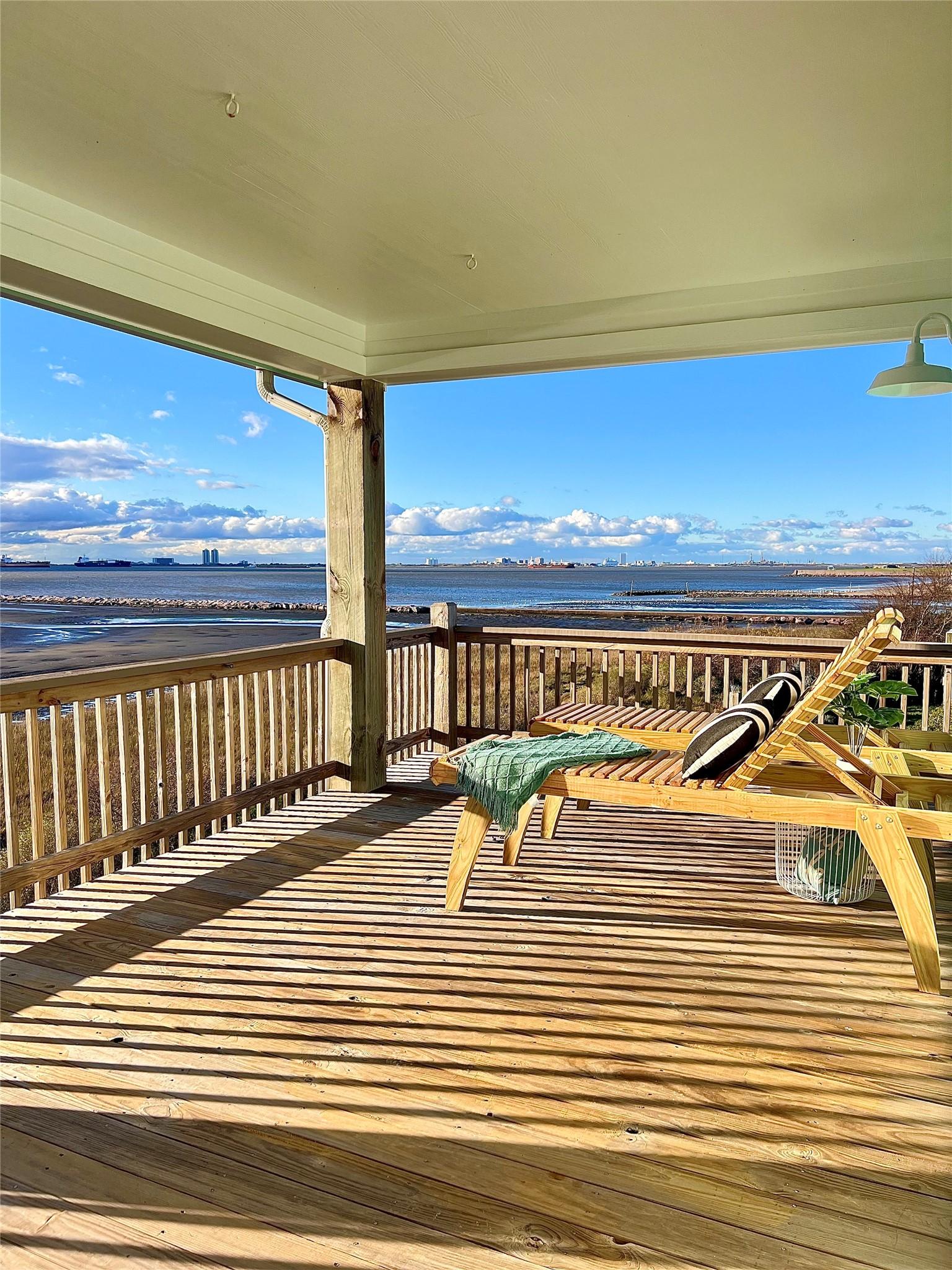 Image 2: Wrap Around deck has a 360 birds eye view from the