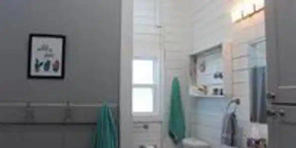 Image 4: Primary Bath