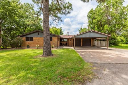6161 Cove Drive