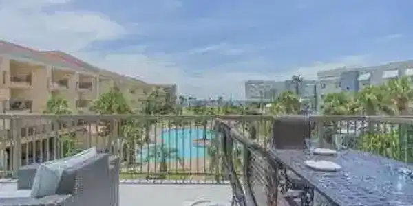 9520 Seawall Blvd
