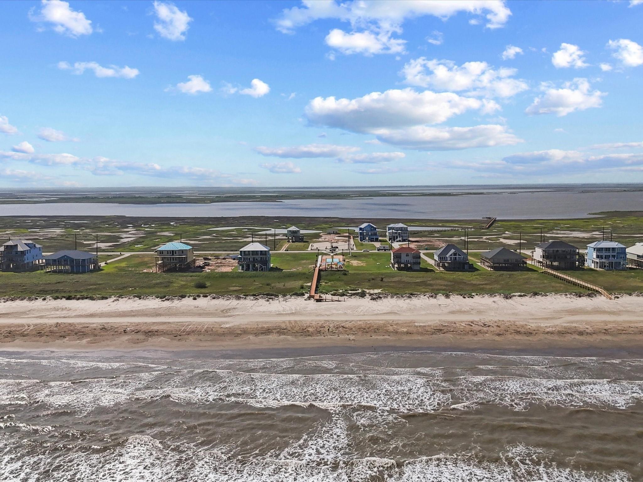 Image 3: Positioned on one of the widest beachfront lots in