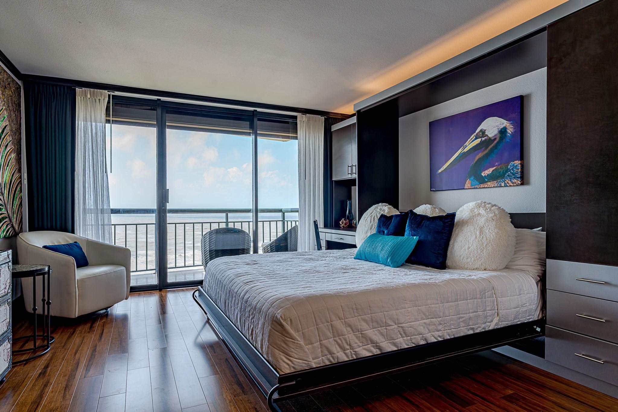 Image 1: Spectacular 12th floor views to watch the pelicans