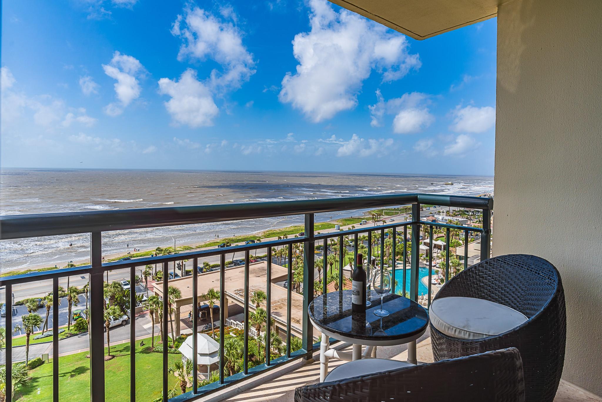 Image 2: Your front row seat overlooking the the Gulf with
