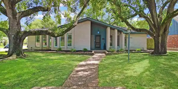 1330 Saxony Lane