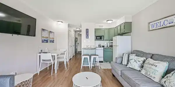 6102 Seawall Boulevard