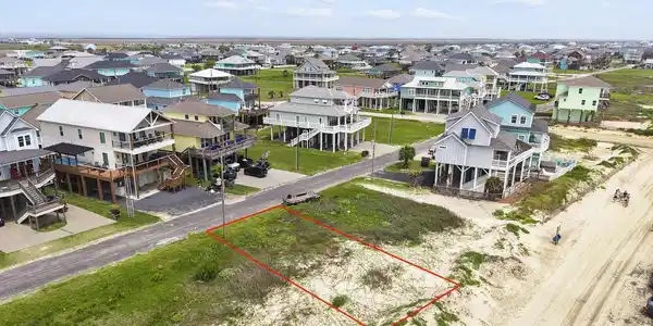 Image 2: A closer look at the homesite reveals its balanced