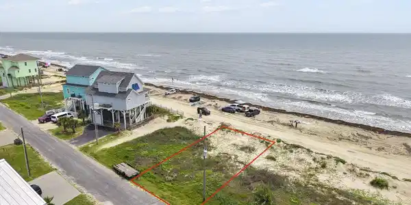 Image 3: Angled perspective of the homesite highlighting it