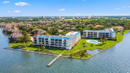 401 Lakeside Lane