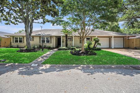33 Maple Lane