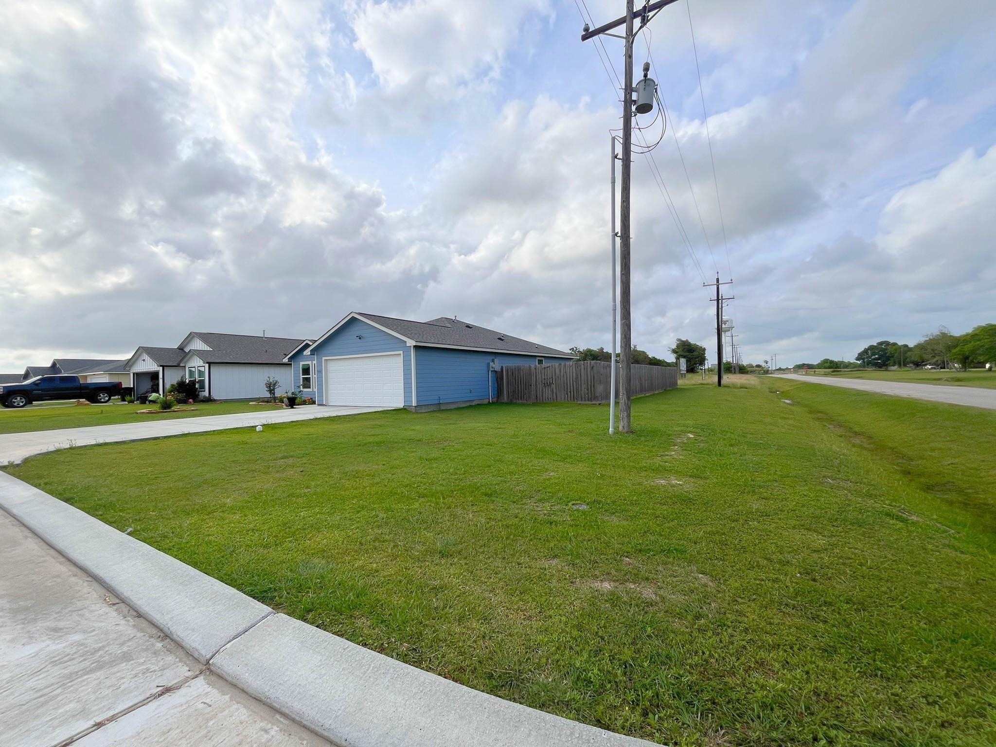 Image 4: Prime corner lot offering expansive views and vibr