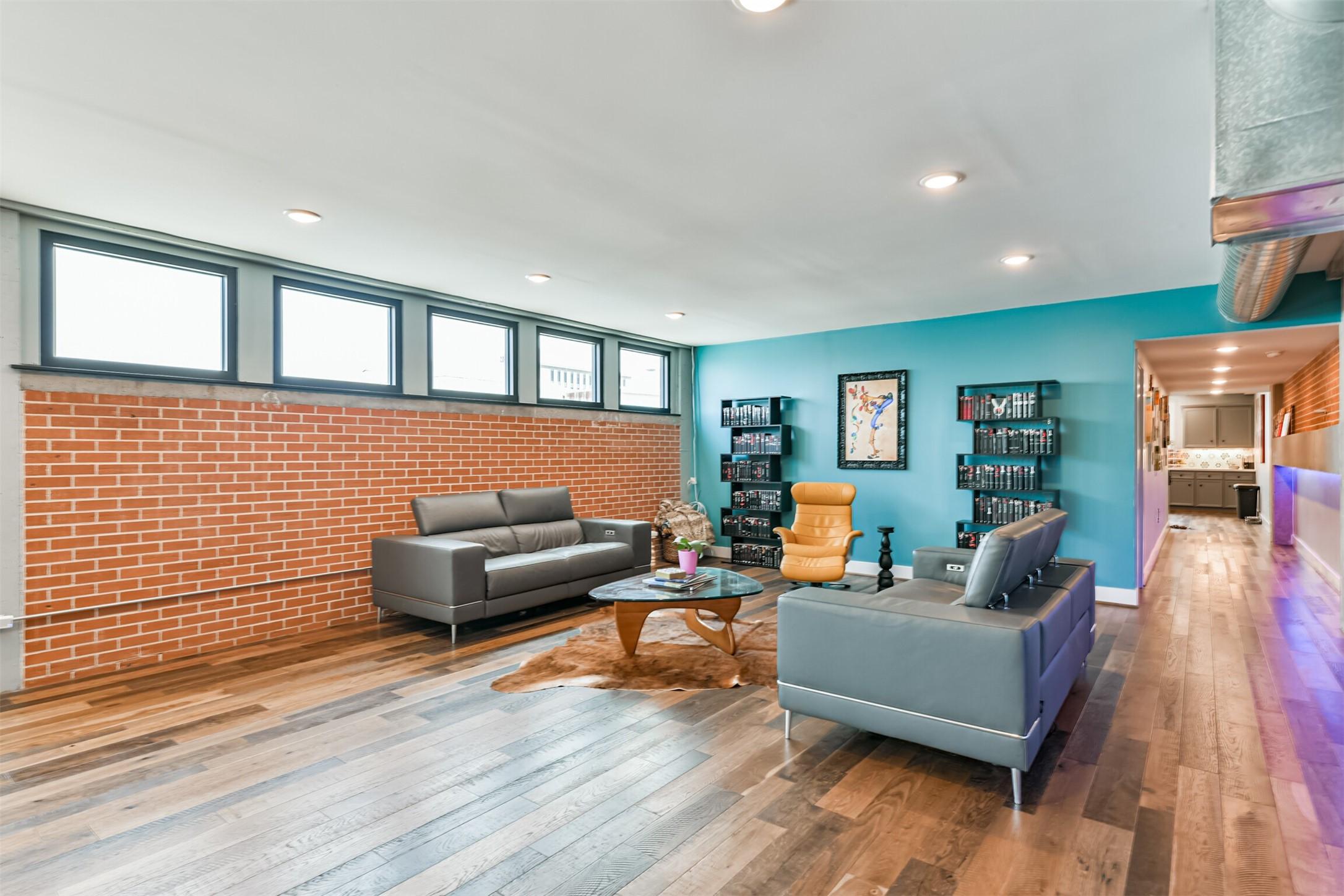 Image 2: 2nd Floor - 3BR/3.5BA Residence