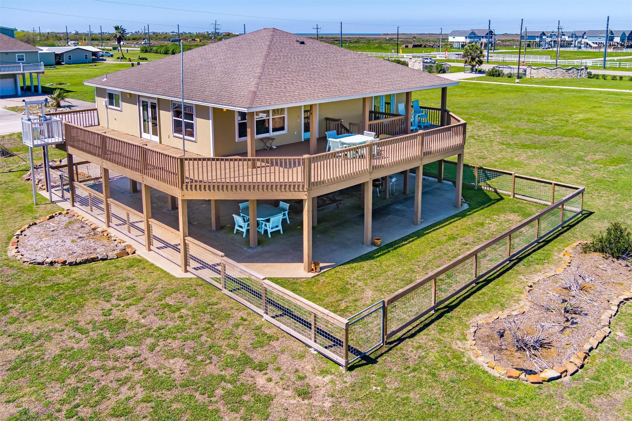 Image 2: Large fenced backyard