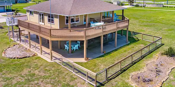 Image 2: Large fenced backyard