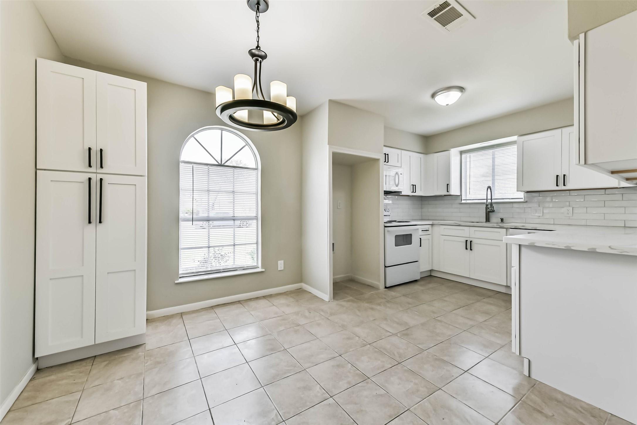 Image 4: Breakfast nook and kitchen.