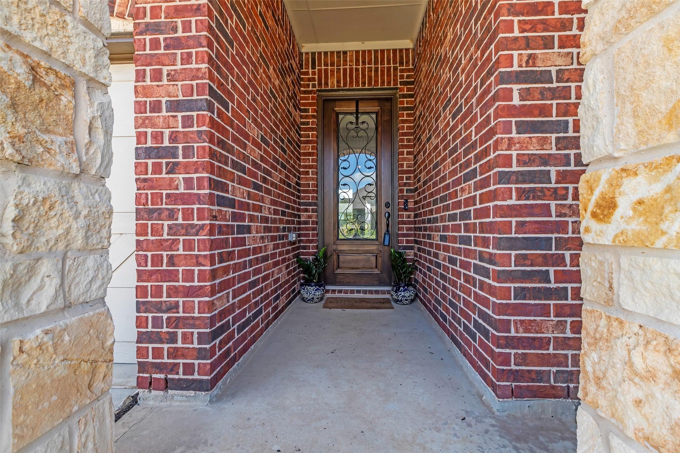 Image 4: Great glass leaded door welcomes you and your gues