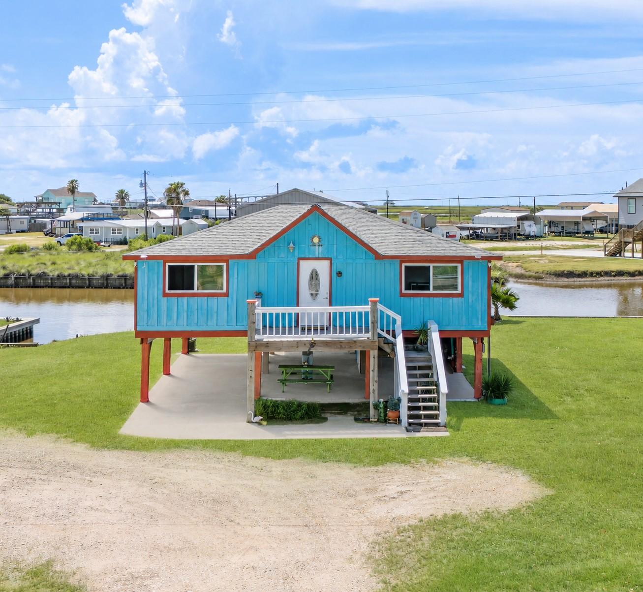Image 3: Enjoy fishing and crabbing off your dock.  Minutes