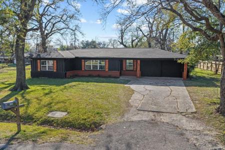 122 N Holly Drive