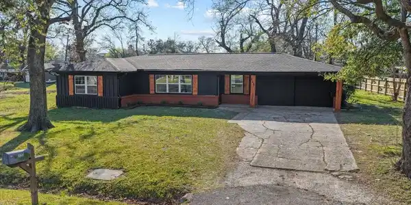 122 N Holly Drive