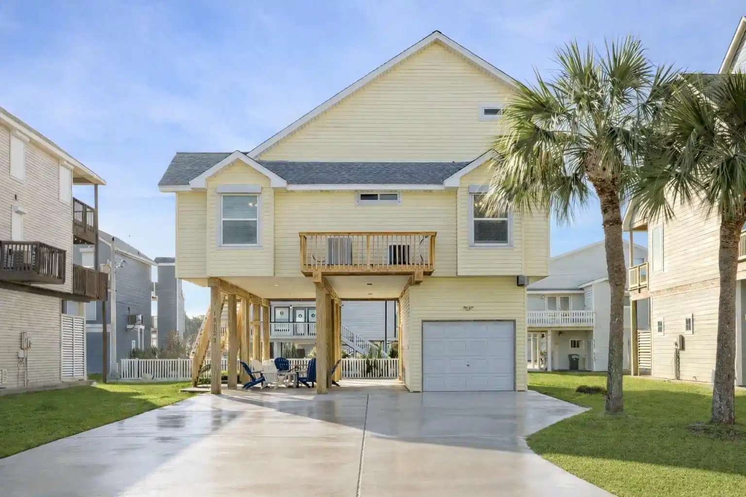 Image 1: Turnkey vacation or primary home. Easy care vinyl