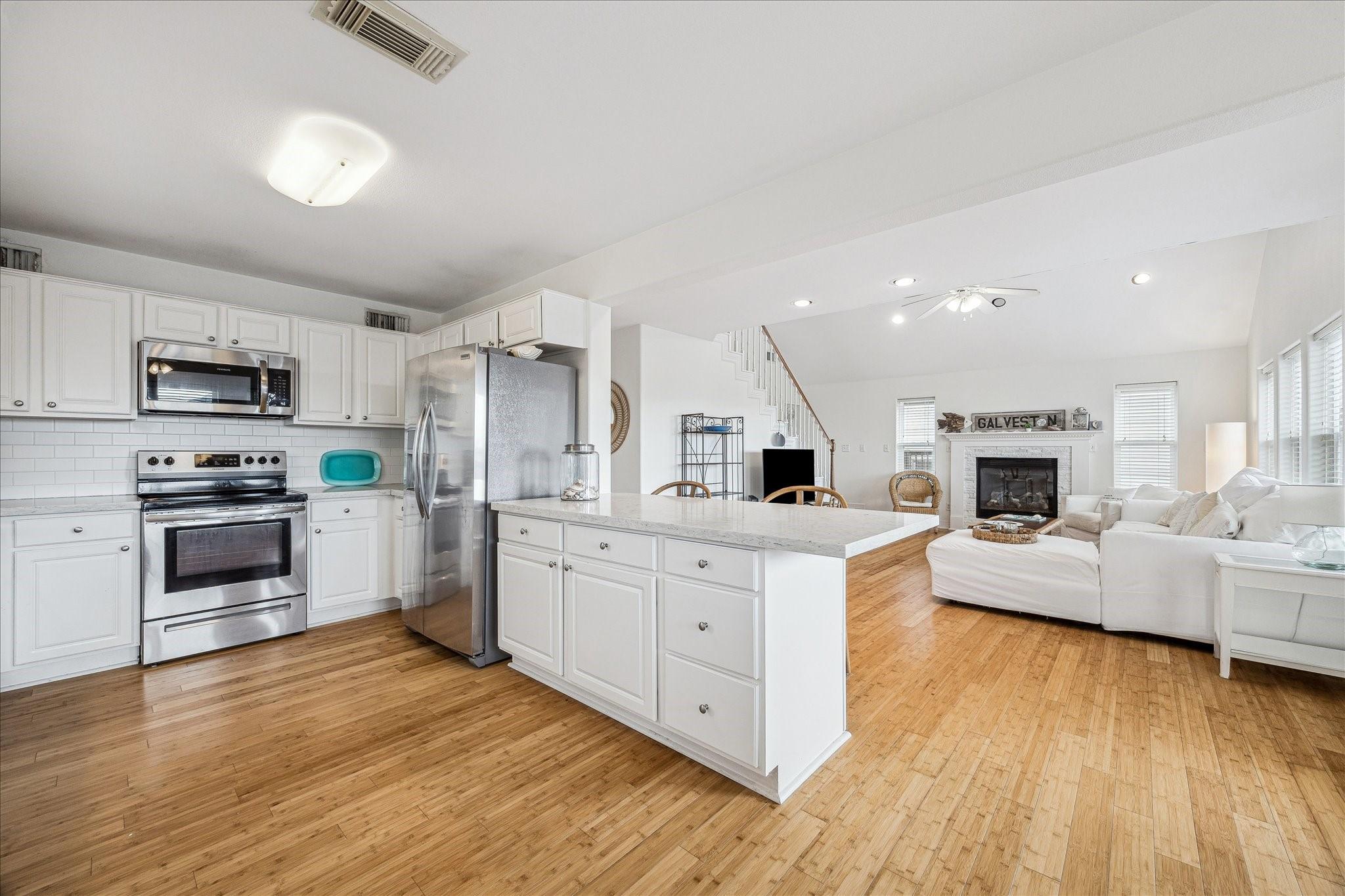 Image 3: Updated Coast Chic interior , stainless appliances