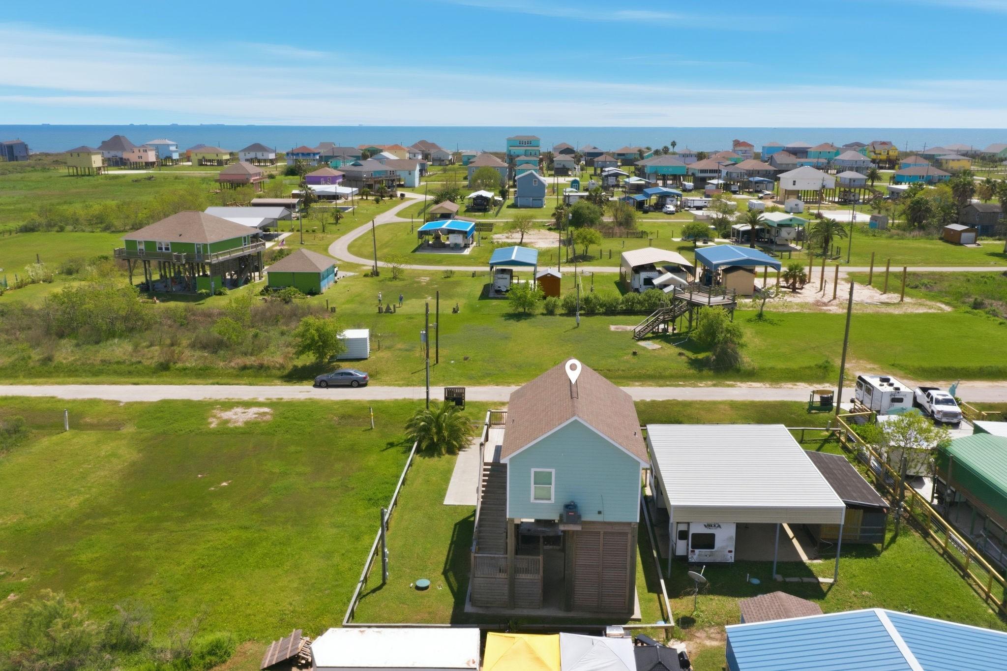 Image 2: Just a few blocks from beach bliss!