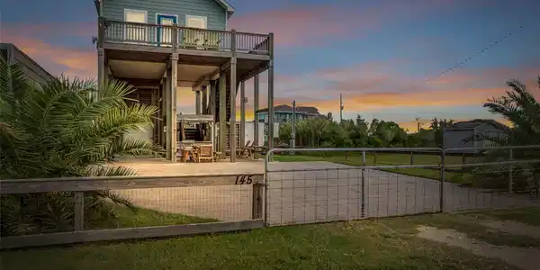 Image 3: Beachside bungalow, waiting for you to enjoy new s