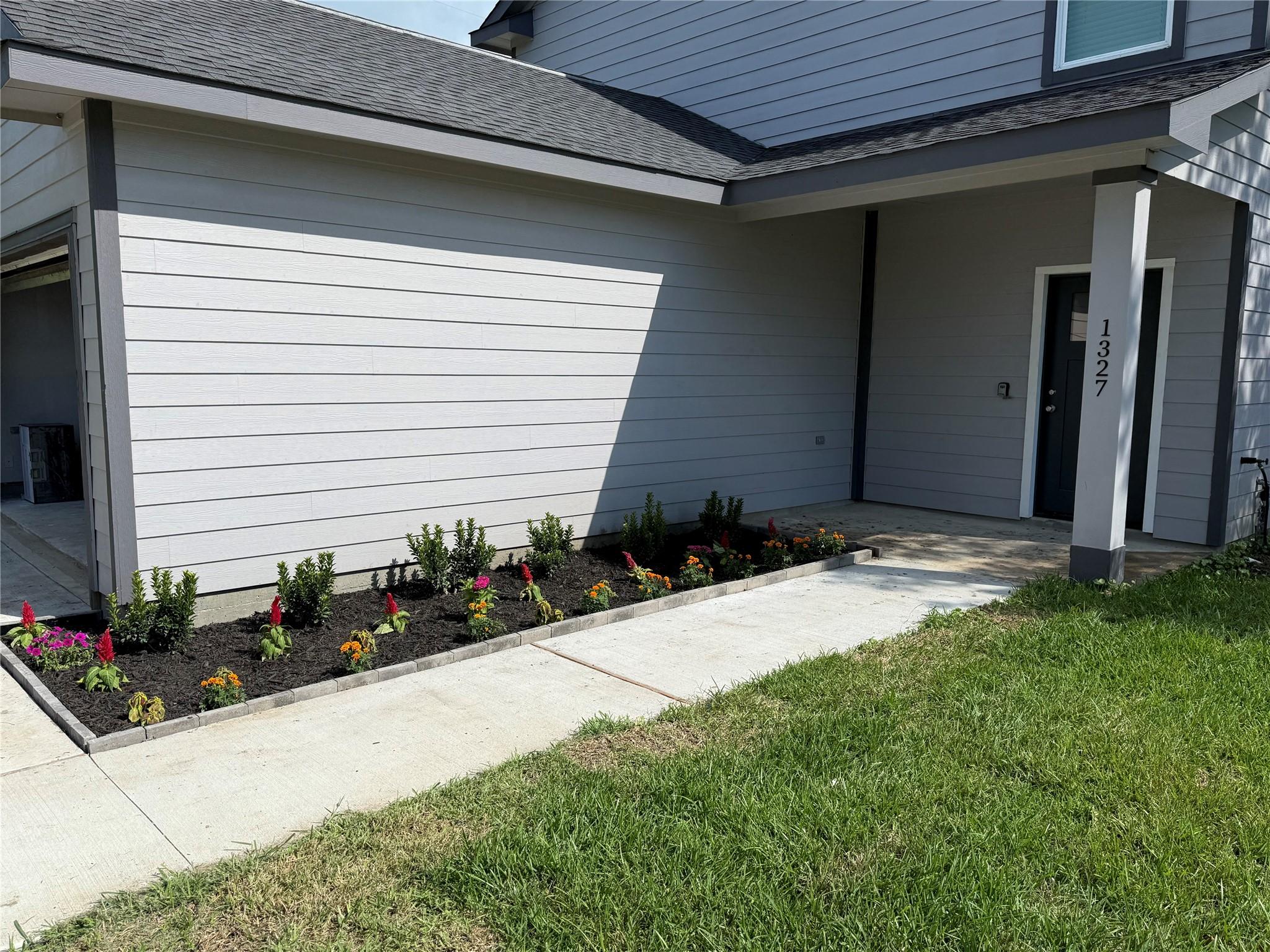 Image 2: Garden
