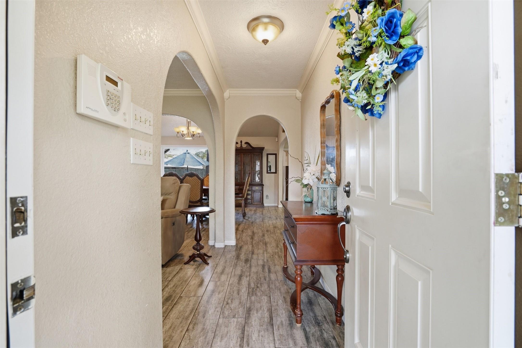 Image 4: Entryway