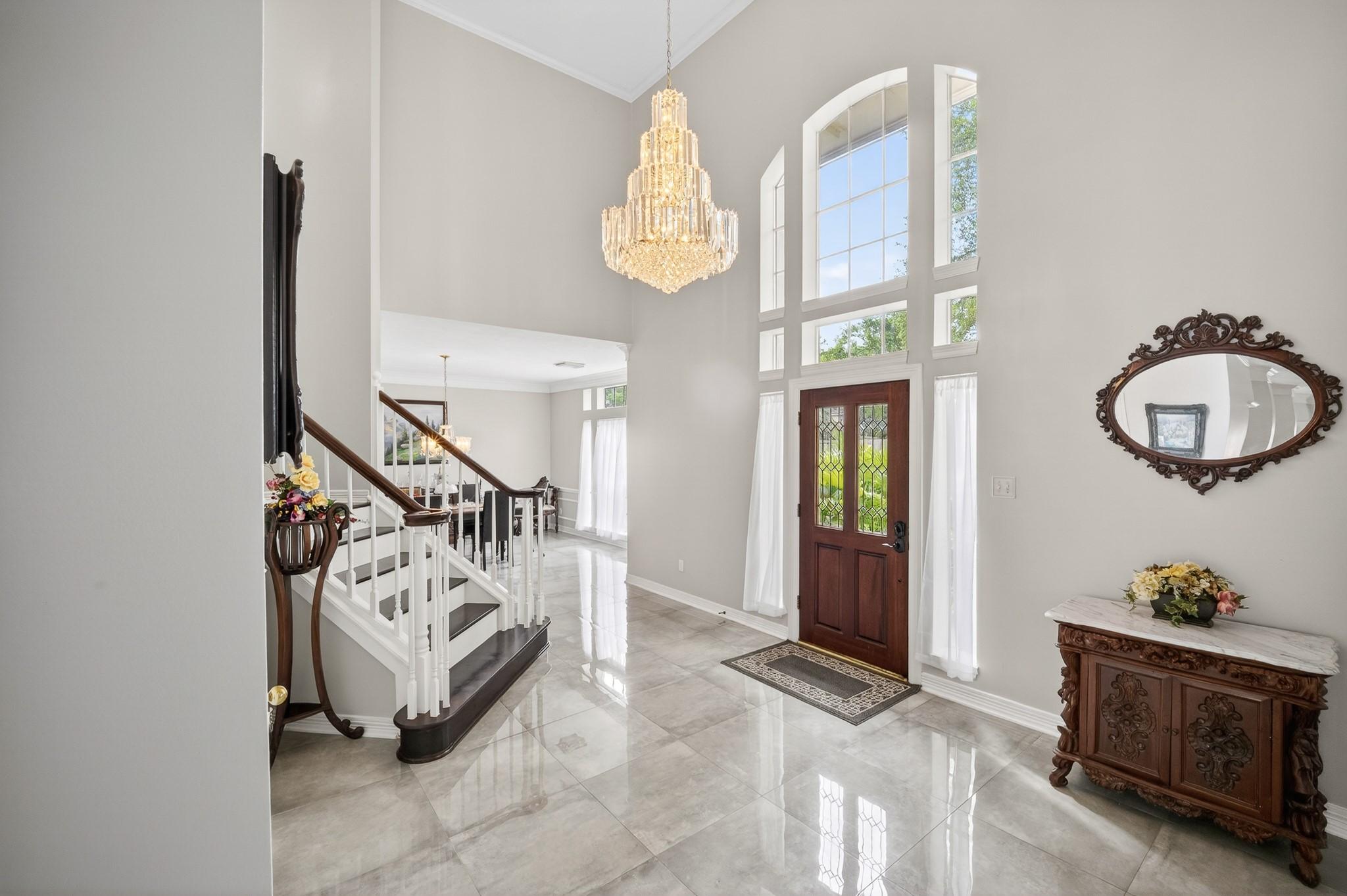 Image 4: Foyer