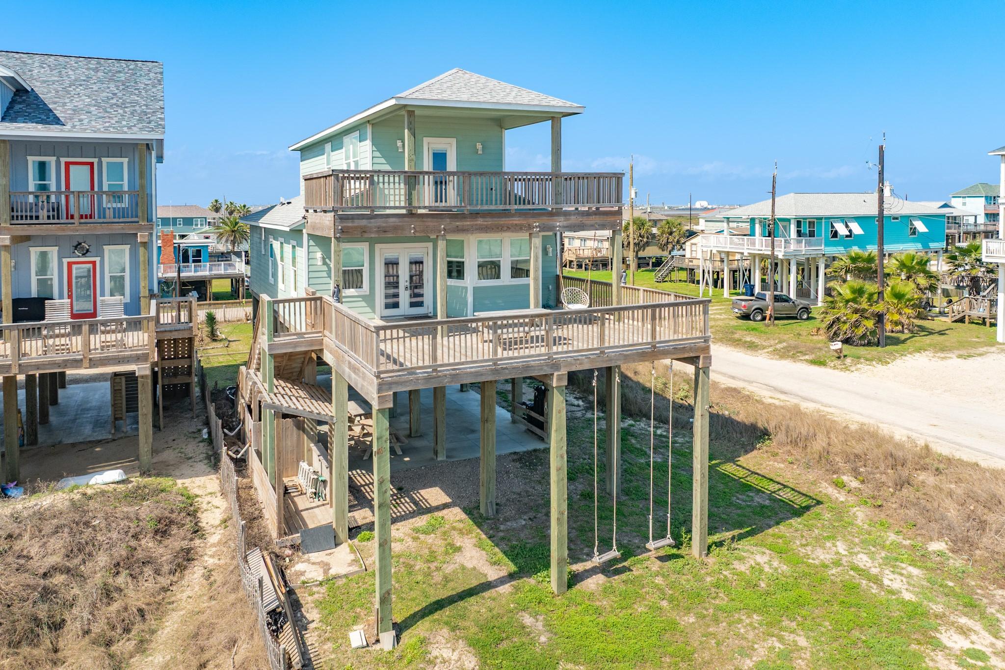 Image 1: Spacious wraparound decks on both levels provide g