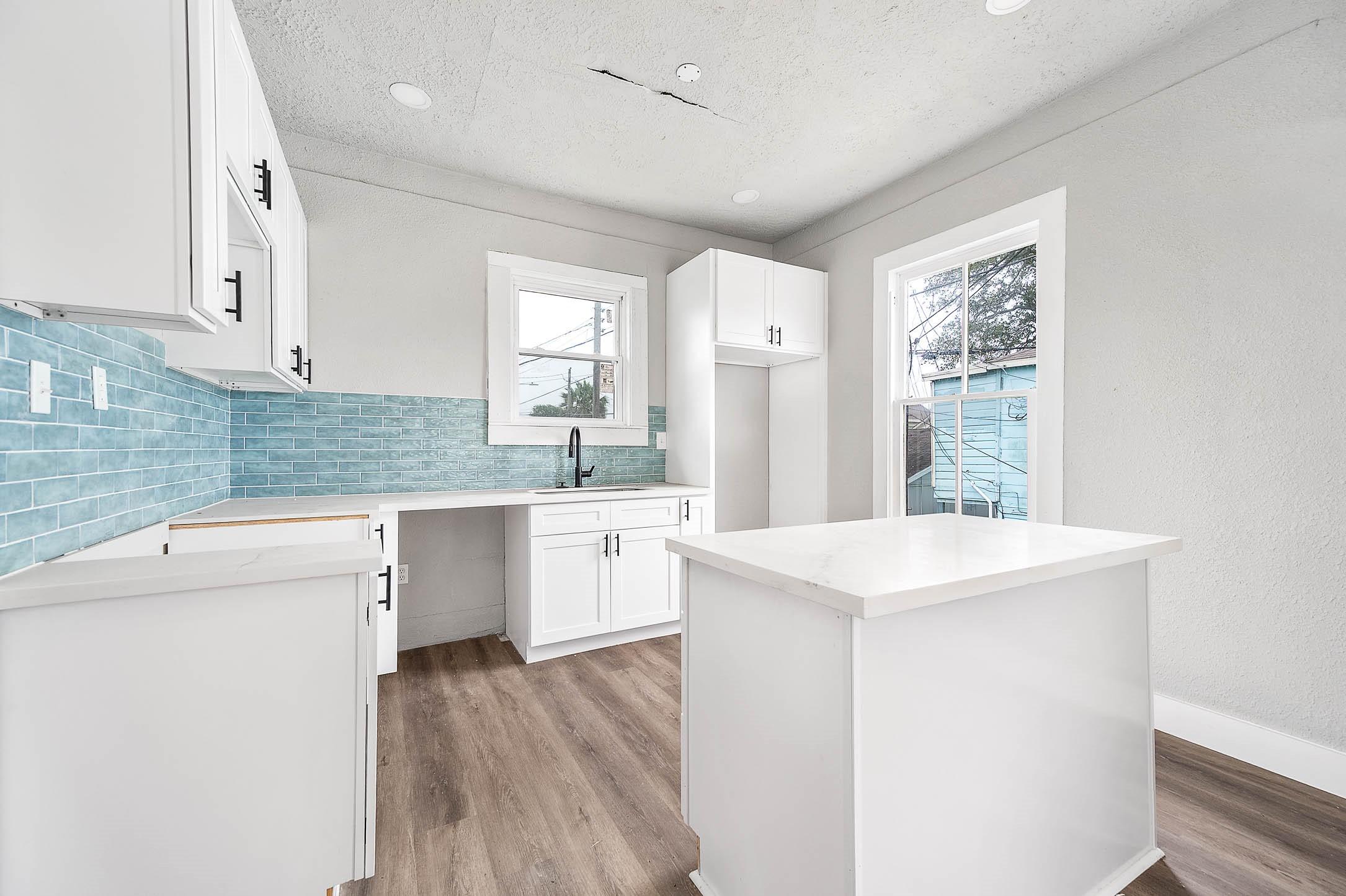 Image 3: Brand new kitchen with natural light! Appliances t