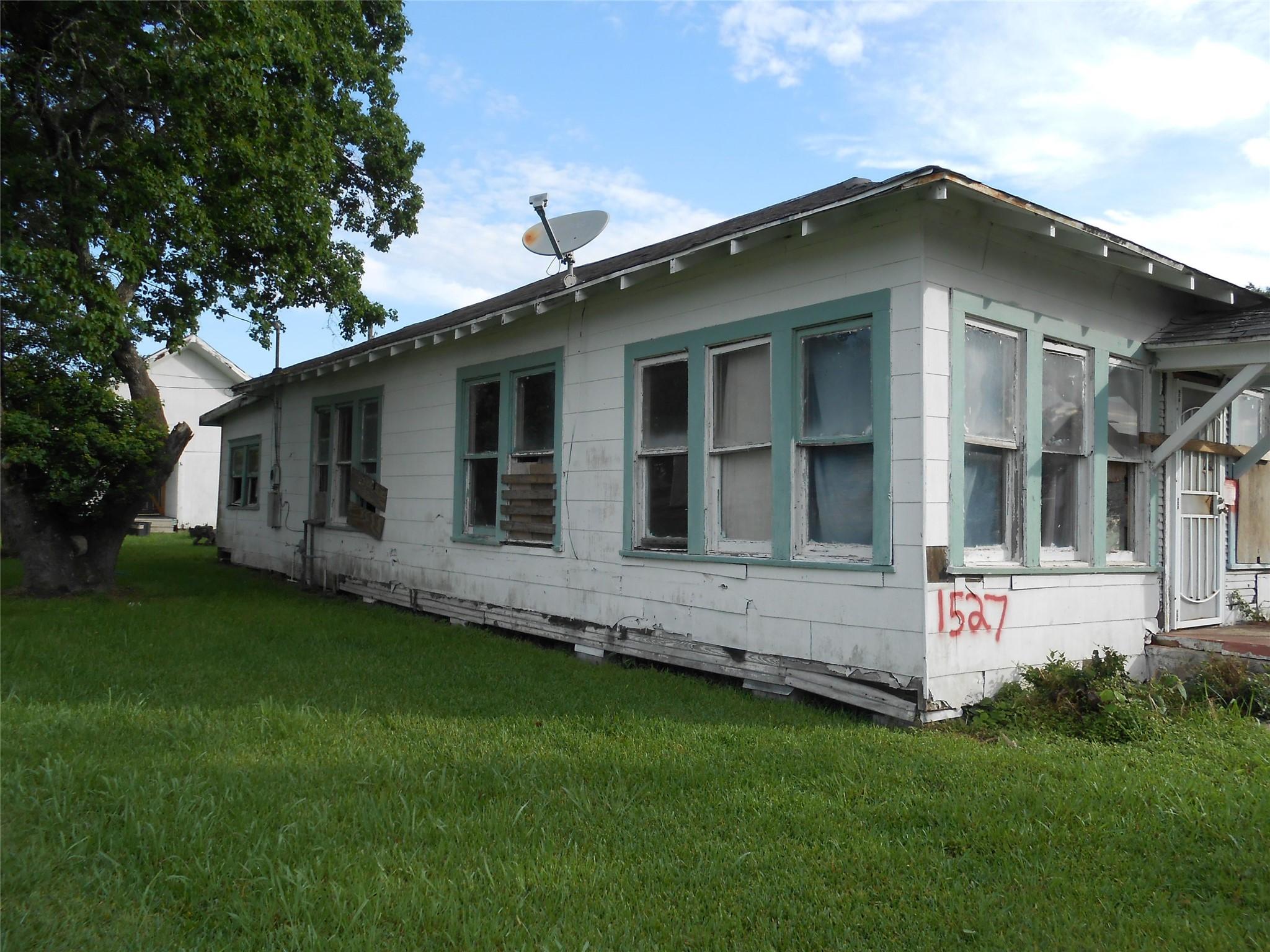Image 2: Side view left