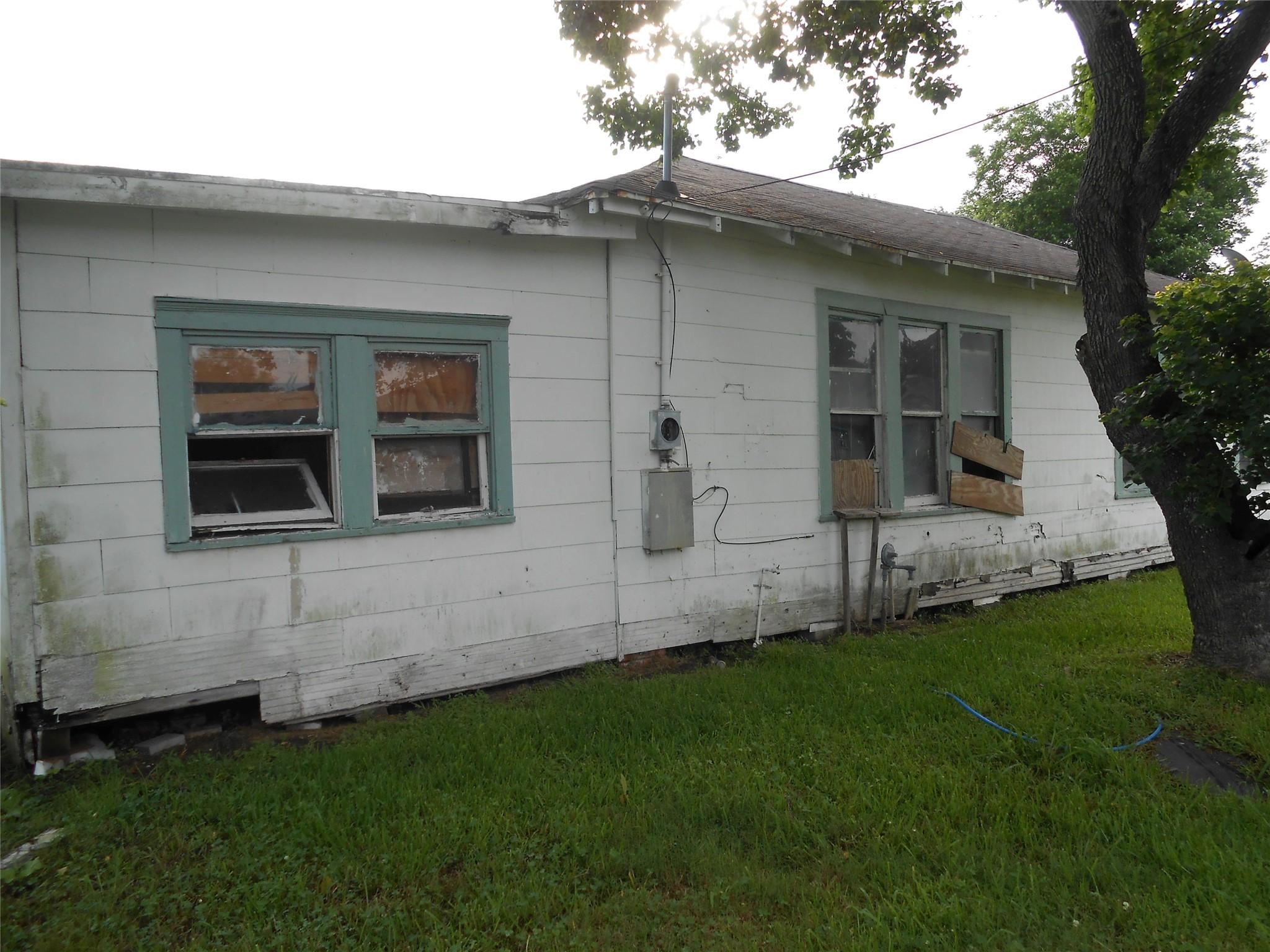Image 3: Side view right